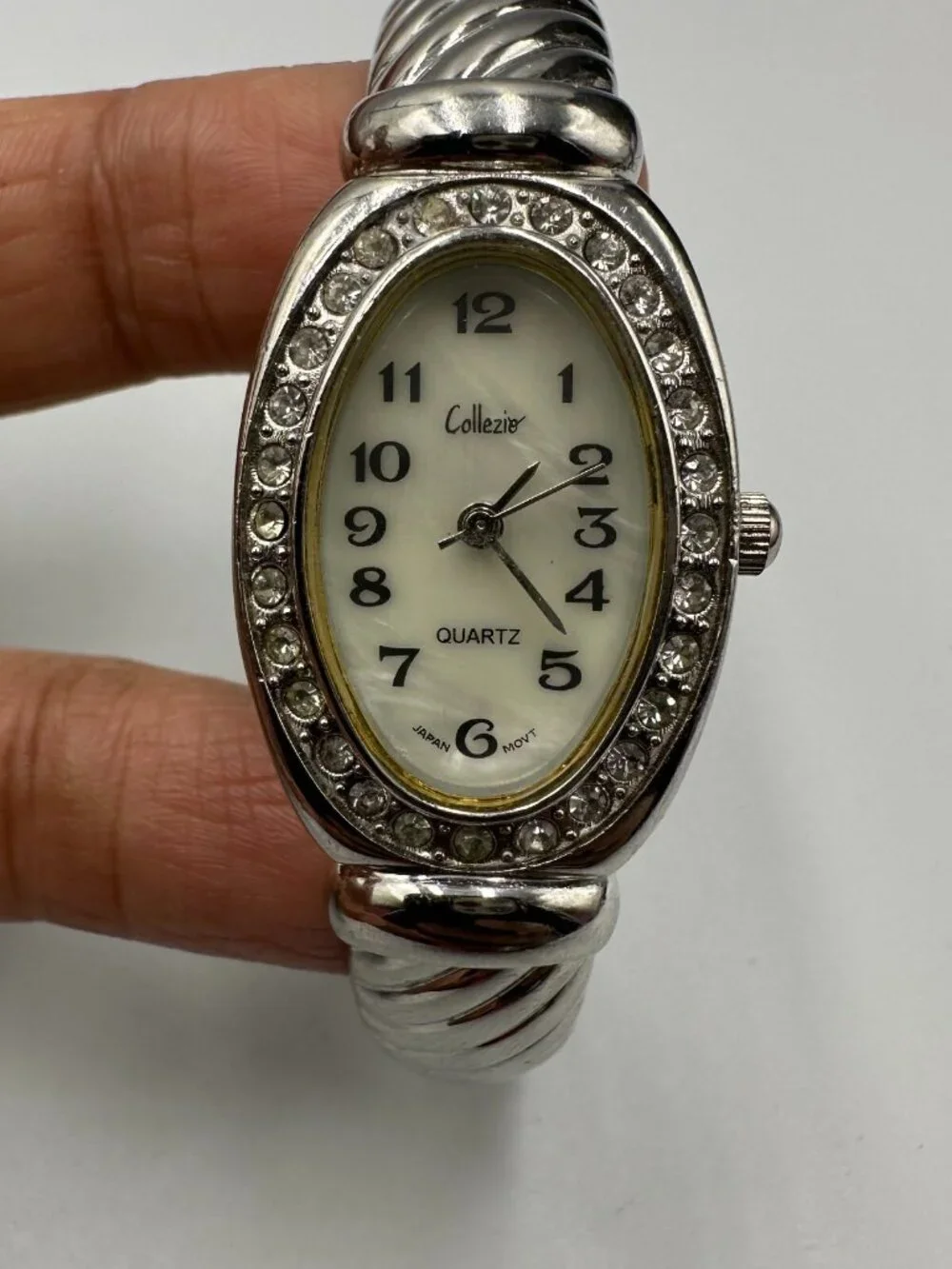 3/$30 Collezio Watch Women Silver Tone Oval Dial Ribbed Bangle Band 6.25 Inch